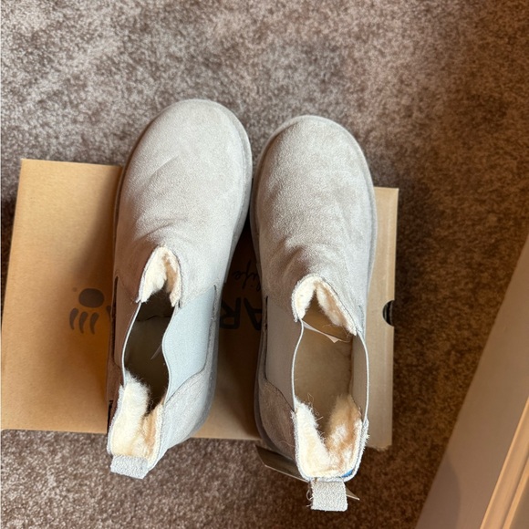 Bearpaw “Ugg”-like Drew boots NIB in mushroom - Picture 3 of 4